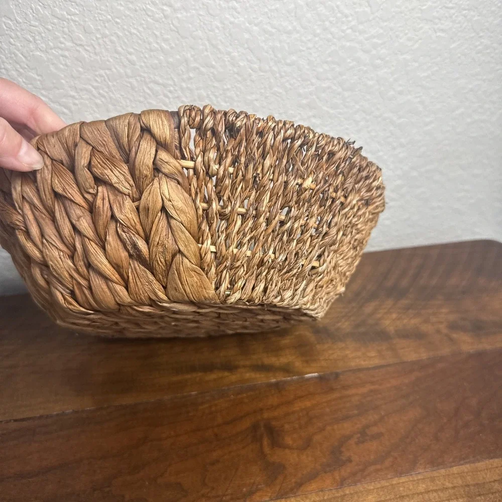 Vintage Wicker Woven Basket/Bowl Farmhouse Adirondack Handwoven